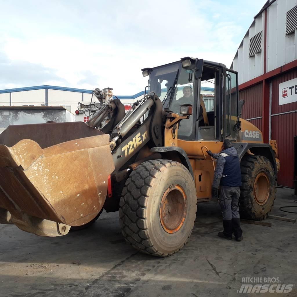 CASE 721 E XT Gumikerekes homlokrakodók
