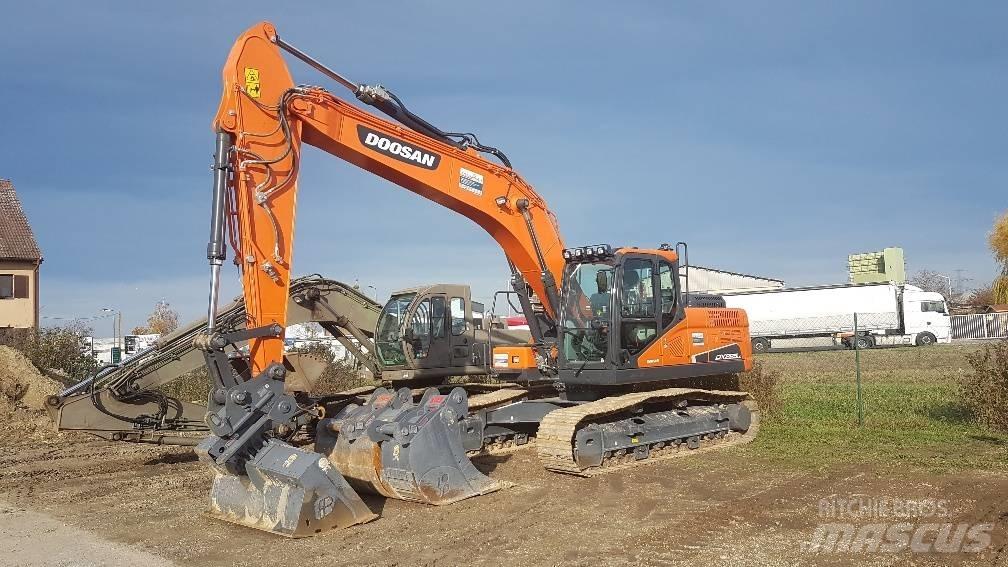 Doosan DX 225 Lánctalpas kotrók