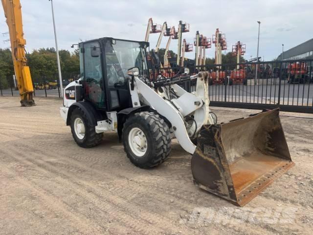 CAT 906 Gumikerekes homlokrakodók