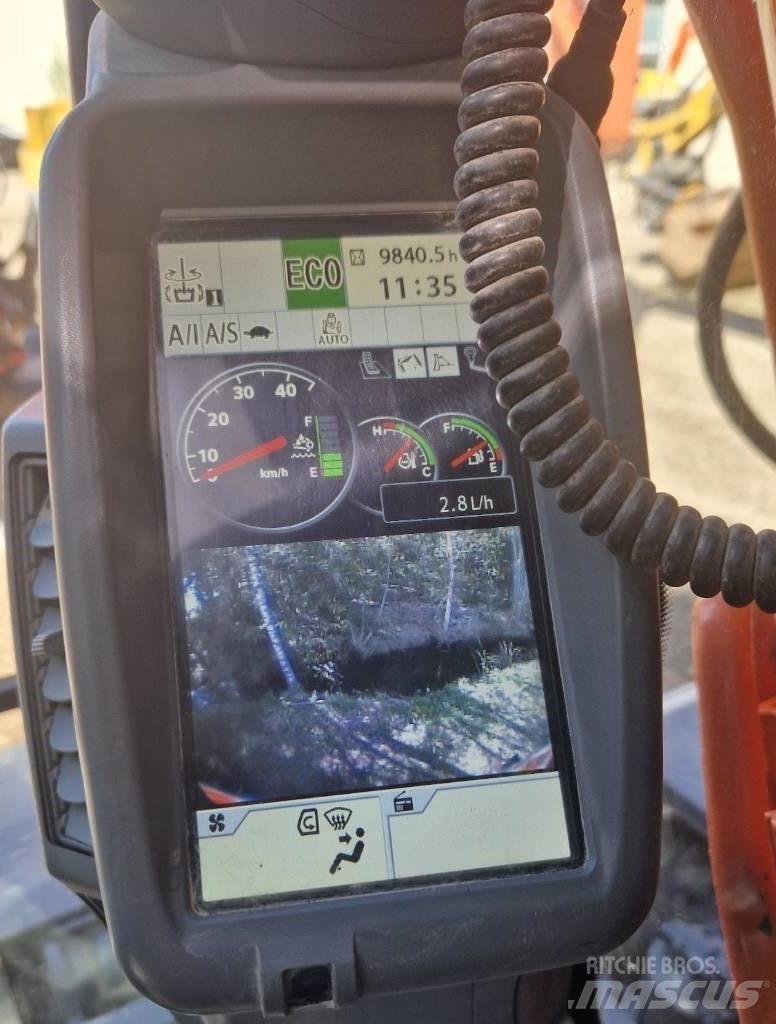 Hitachi ZX 140 W-6 Gumikerekes kotrók