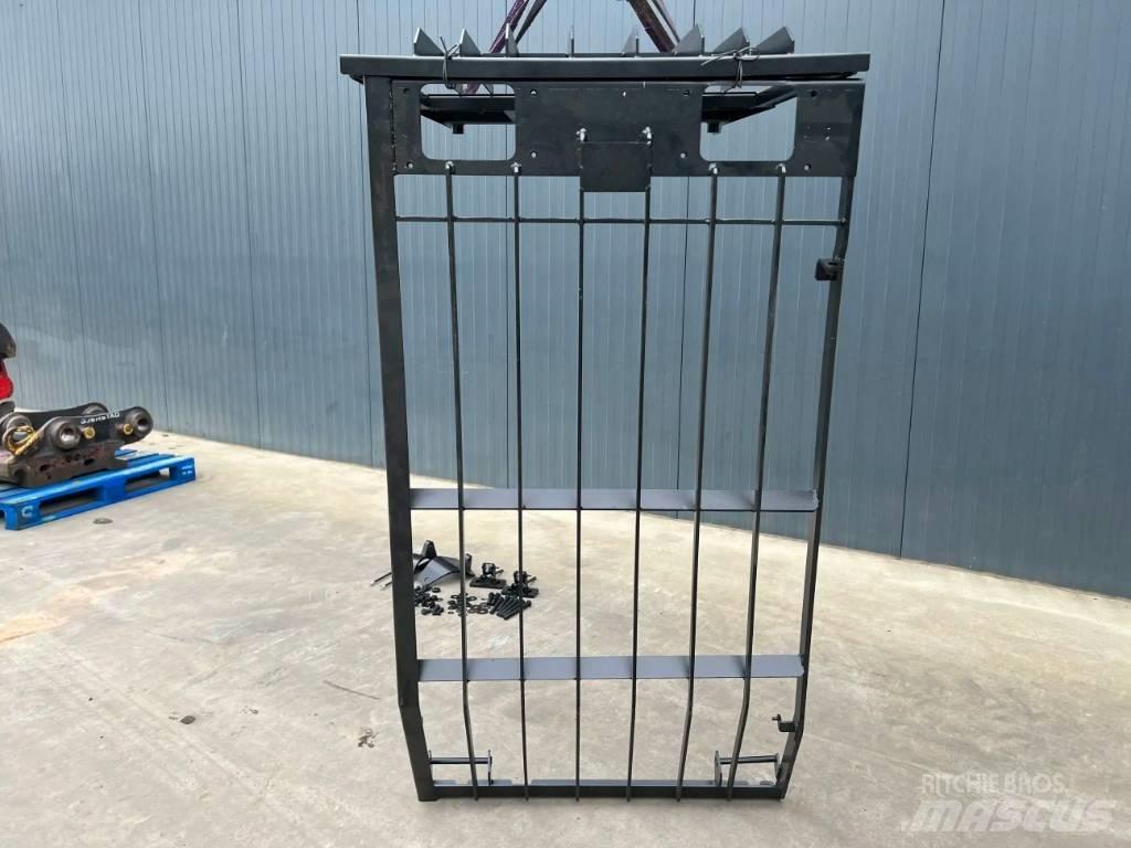 CAT 318C Guard Vezetőfülke és belső tartozékok