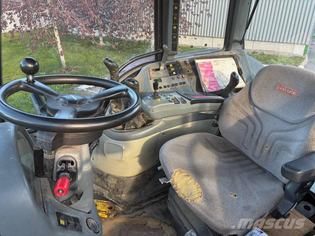 Valtra Traktor T 140 Traktorok