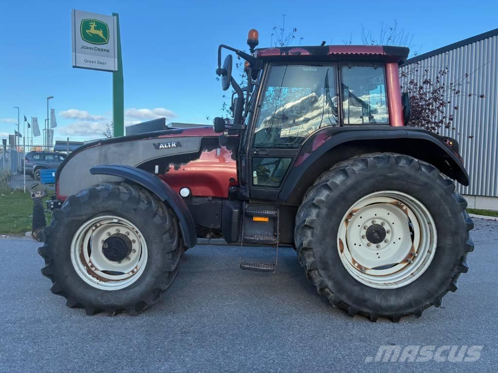 Valtra Traktor T 140 Traktorok