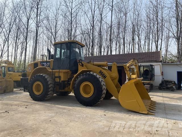 CAT 966H Gumikerekes homlokrakodók