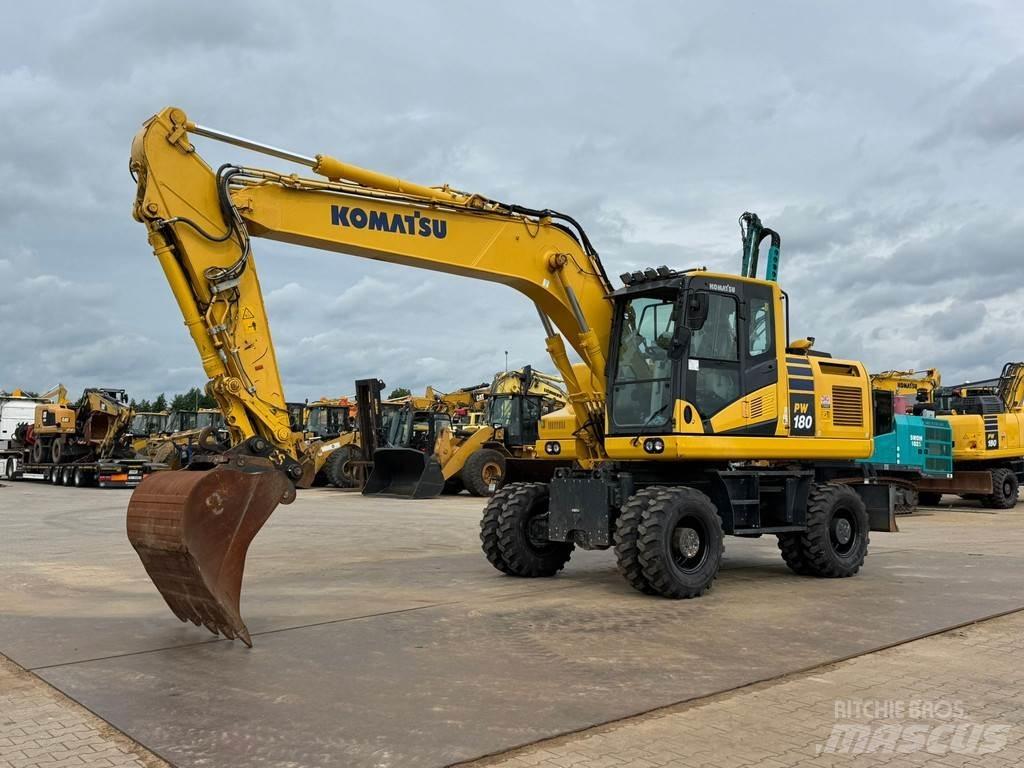 Komatsu PW180-11 Gumikerekes kotrók