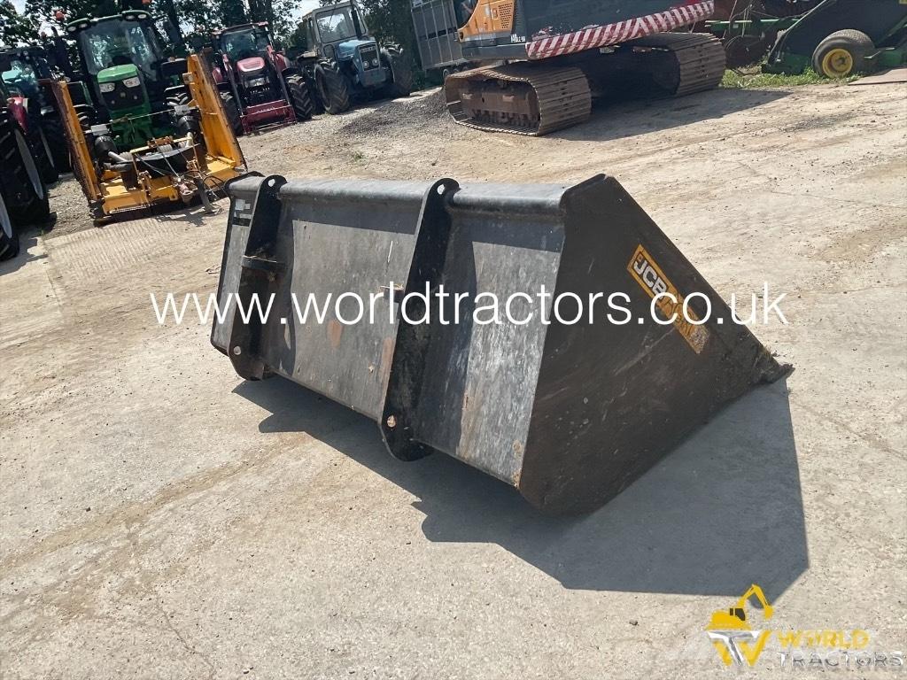 JCB Agri Bucket Mezei dömperek