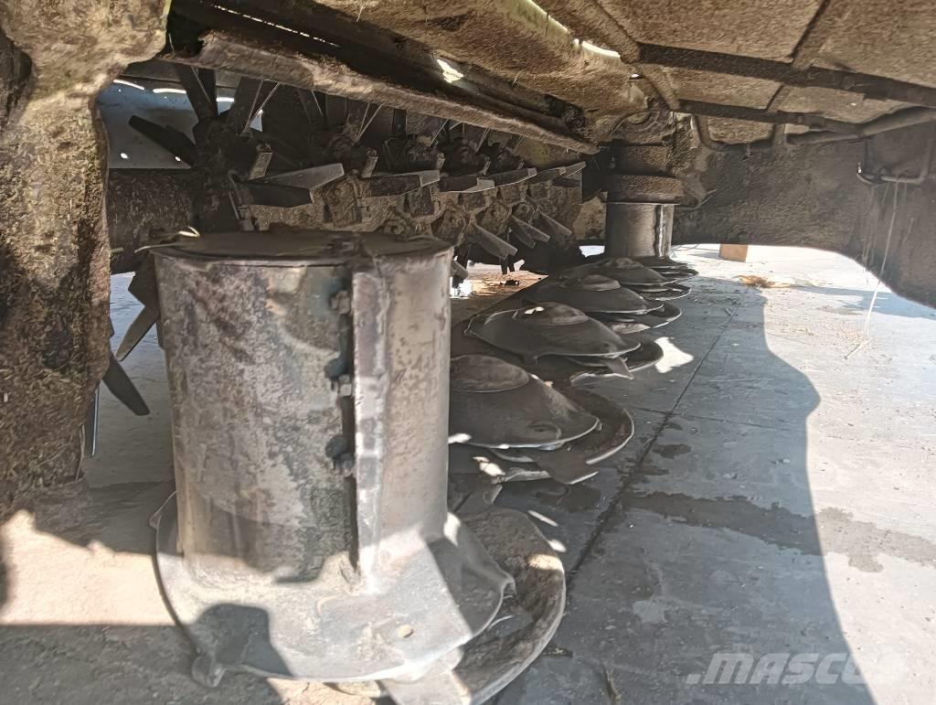 CLAAS Disco 2700 C Öntöző Kaszák