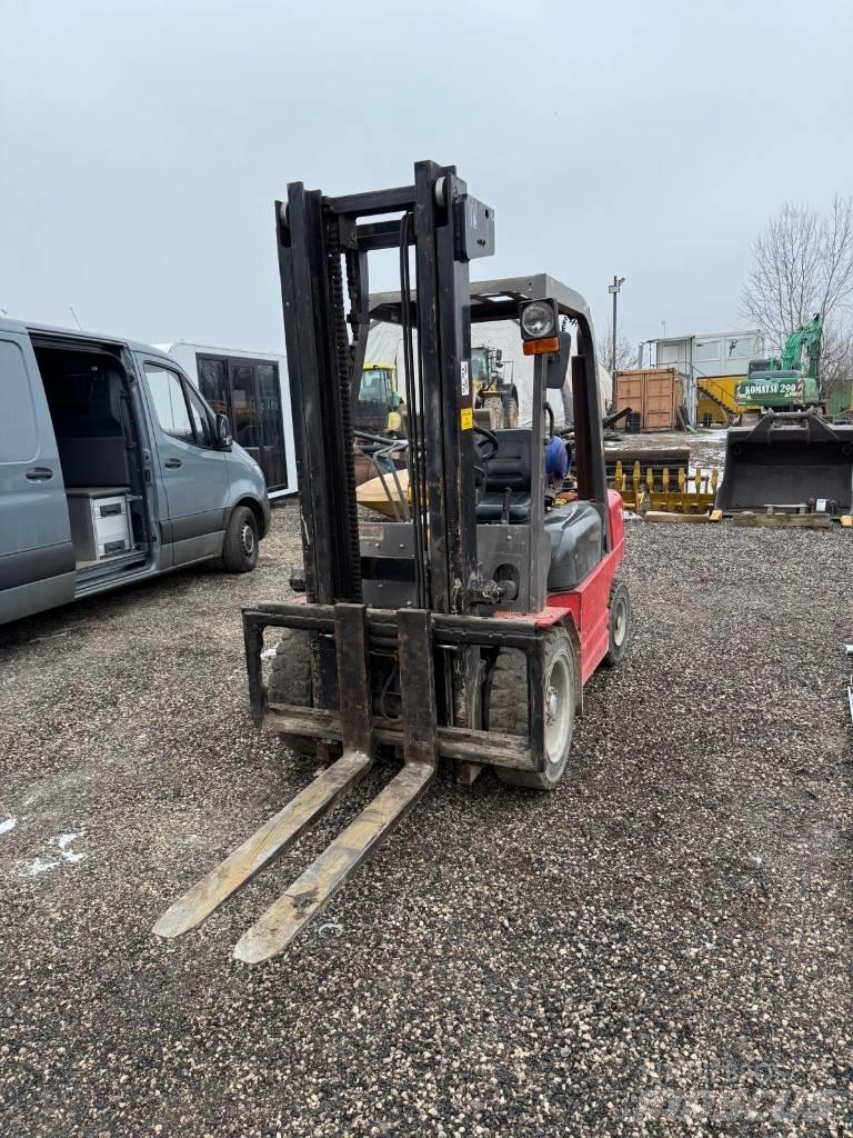 Manitou CG 30 P Gázüzemű targoncák