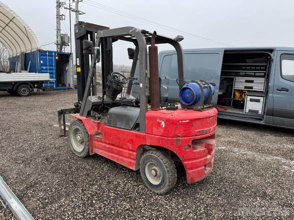 Manitou CG 30 P Gázüzemű targoncák