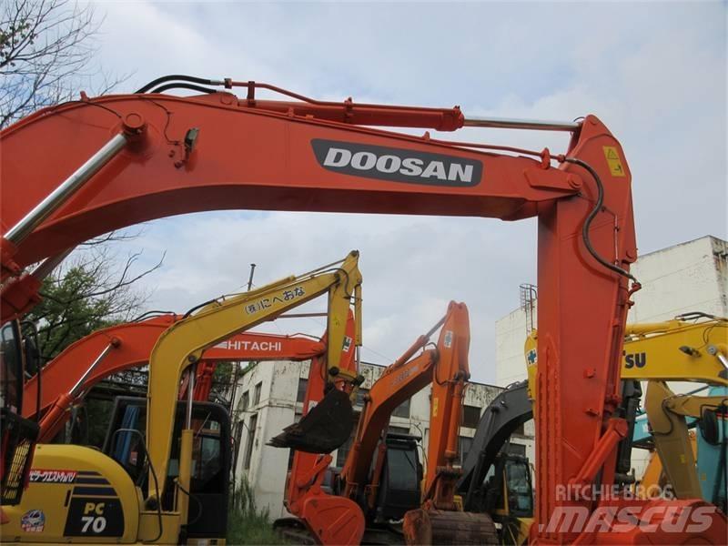 Doosan DX 300 LC Lánctalpas kotrók