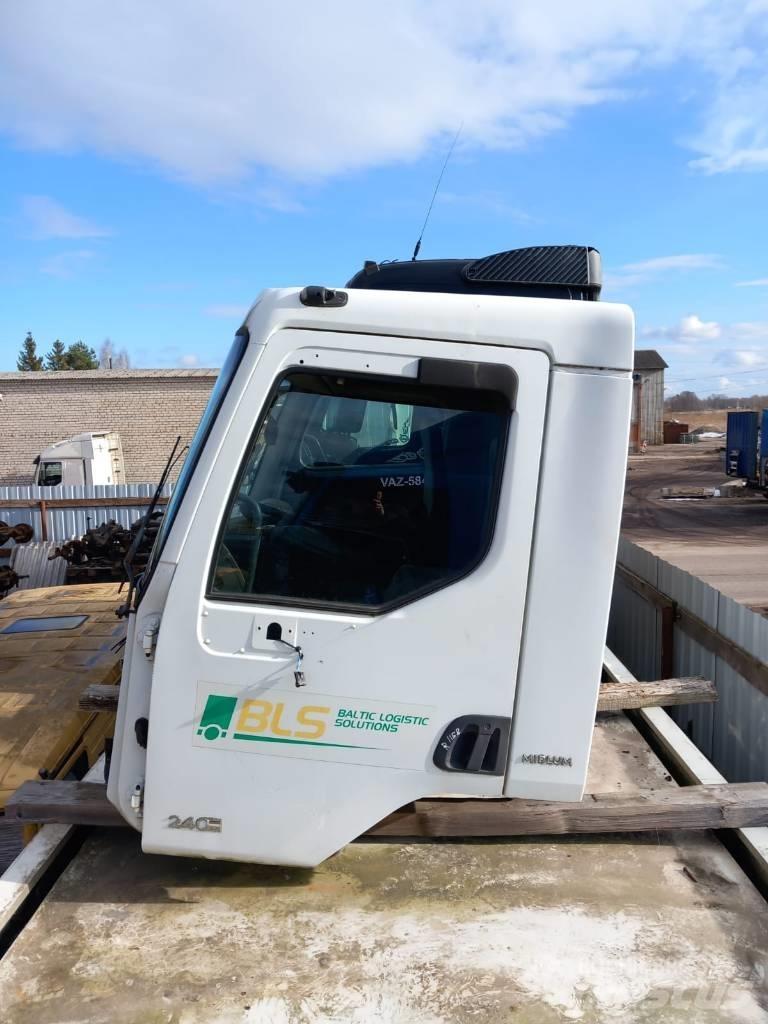 Renault Midlum 240 Vezetőfülke és belső tartozékok