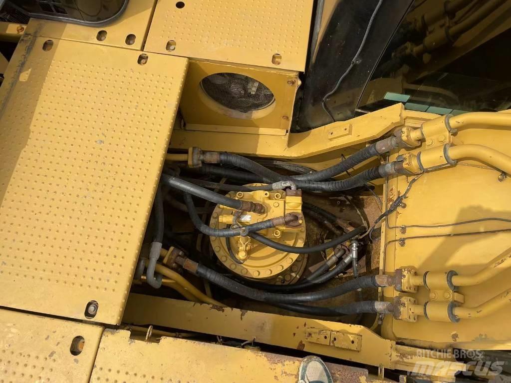 CAT 330 D Lánctalpas kotrók