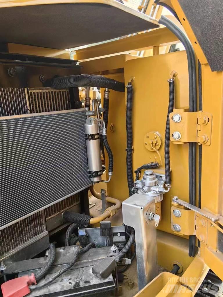 CAT 307E2 Mini kotrók < 7t