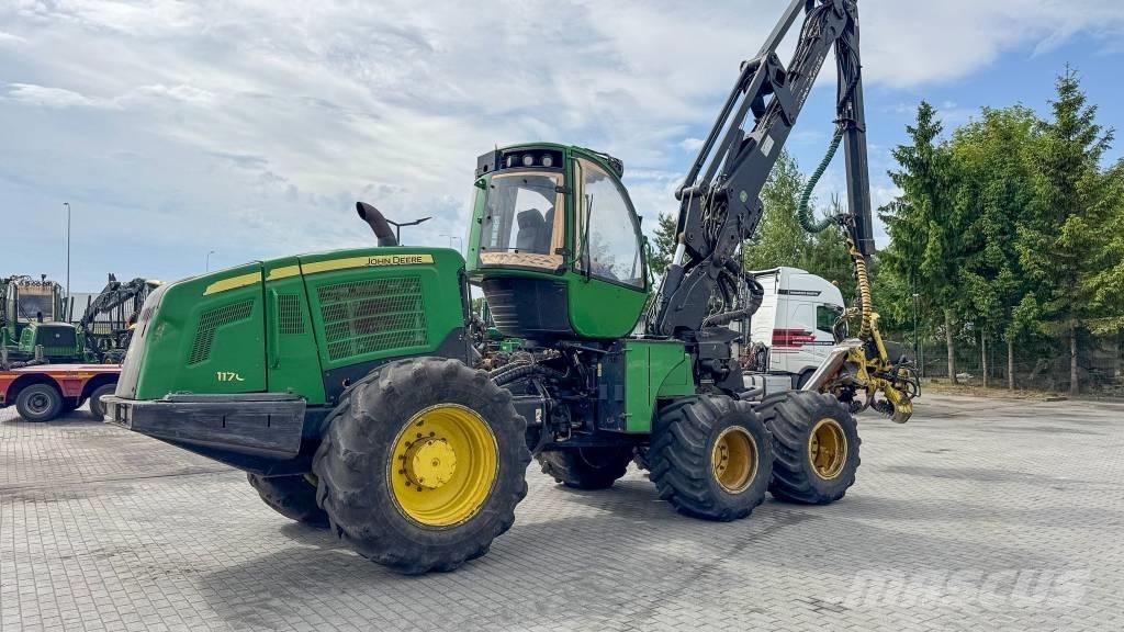 John Deere 1170 E Betakarítók