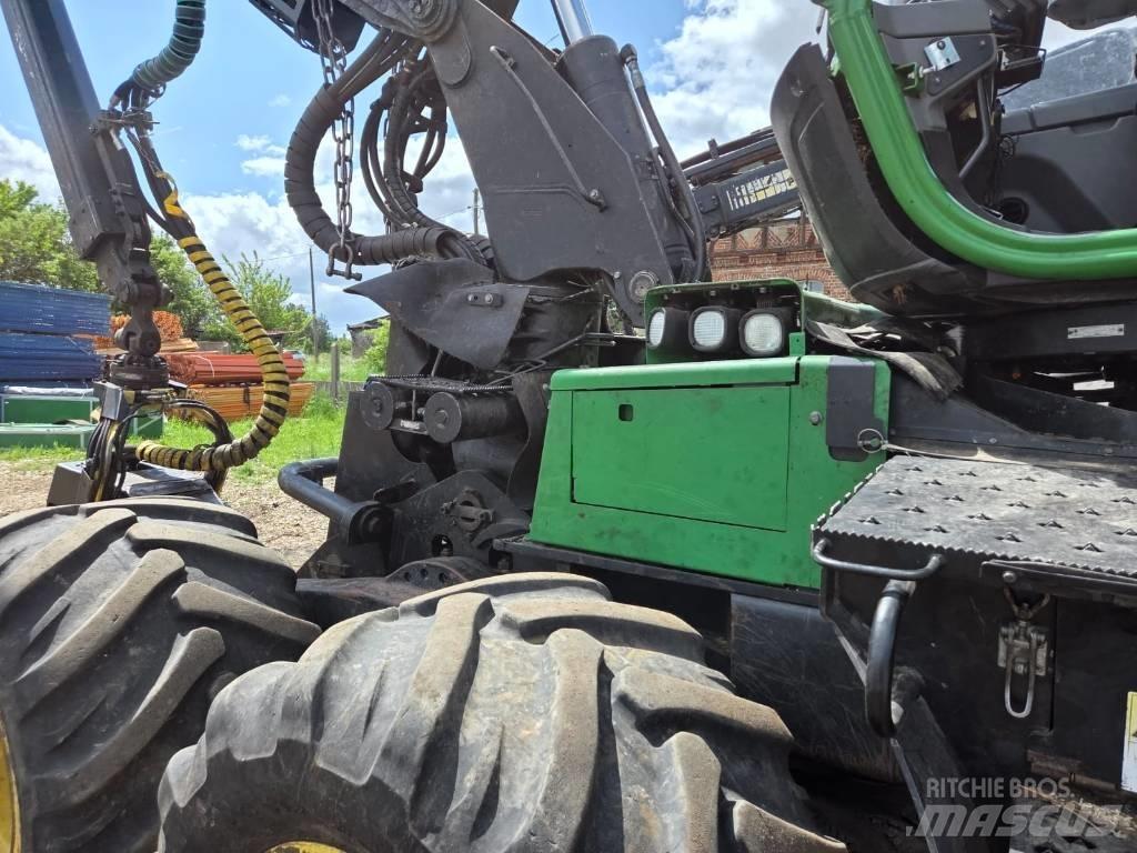 John Deere 1170 E Betakarítók