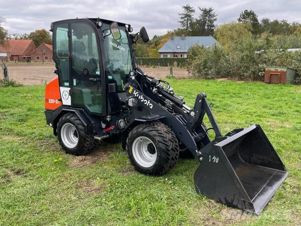Kubota RT220-2e Gumikerekes homlokrakodók