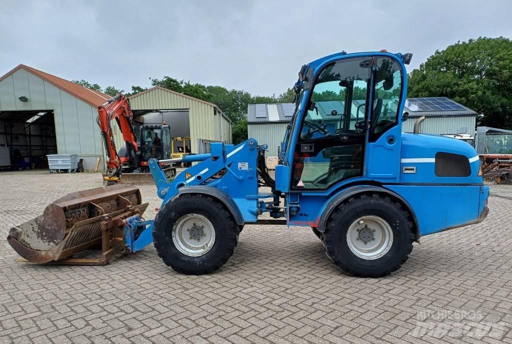 Weidemann 3070 Gumikerekes homlokrakodók