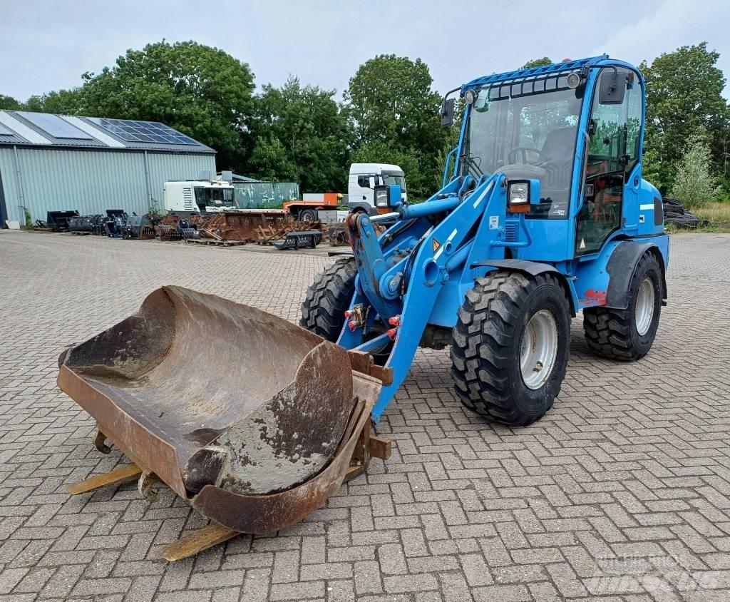 Weidemann 3070 Gumikerekes homlokrakodók