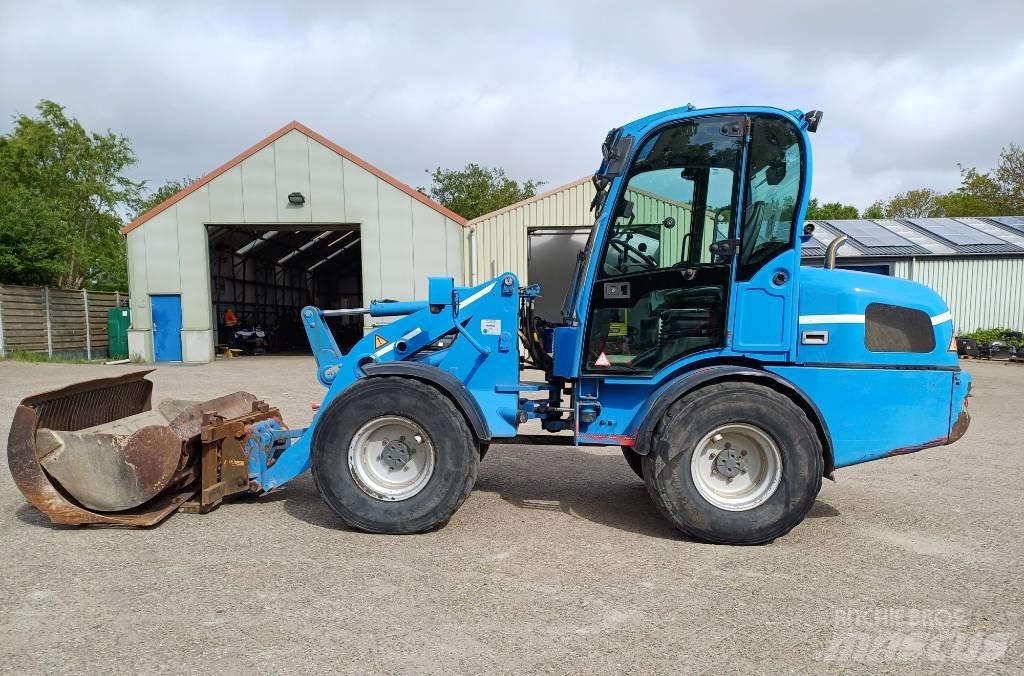 Weidemann 3070 Gumikerekes homlokrakodók
