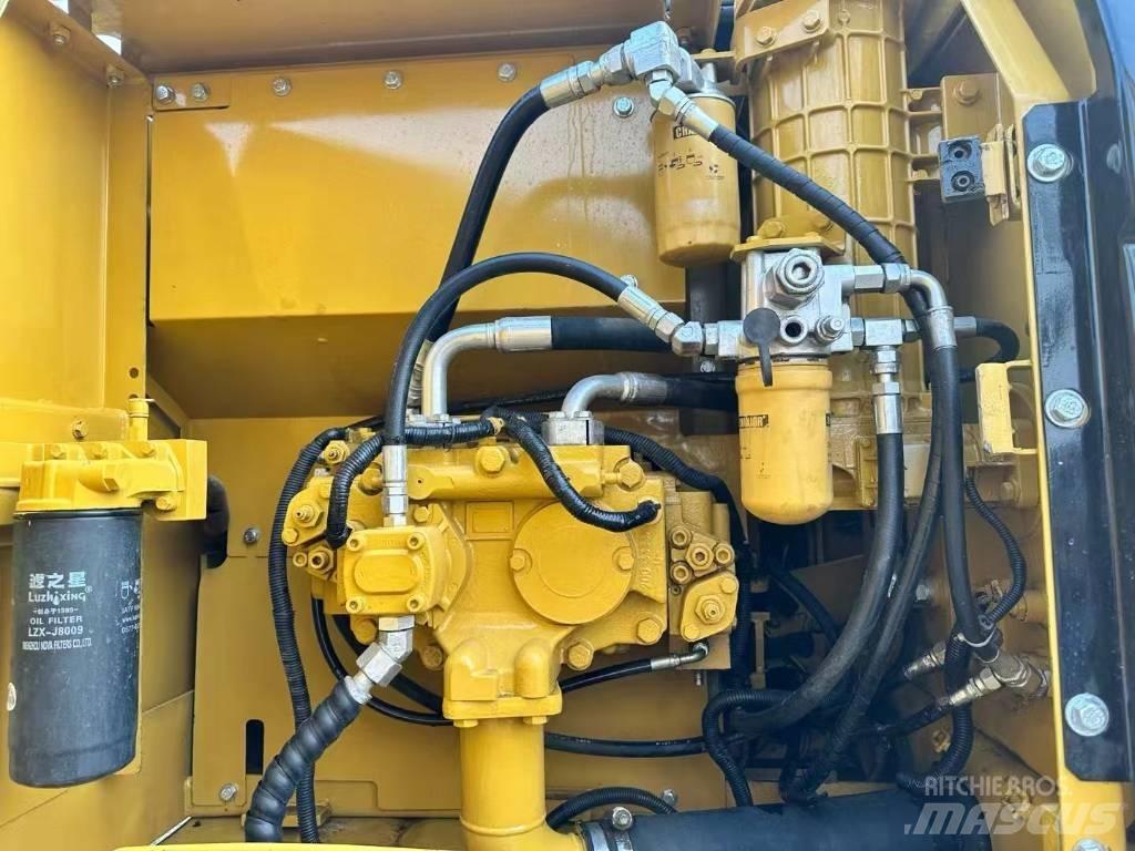 CAT 320 D Lánctalpas kotrók