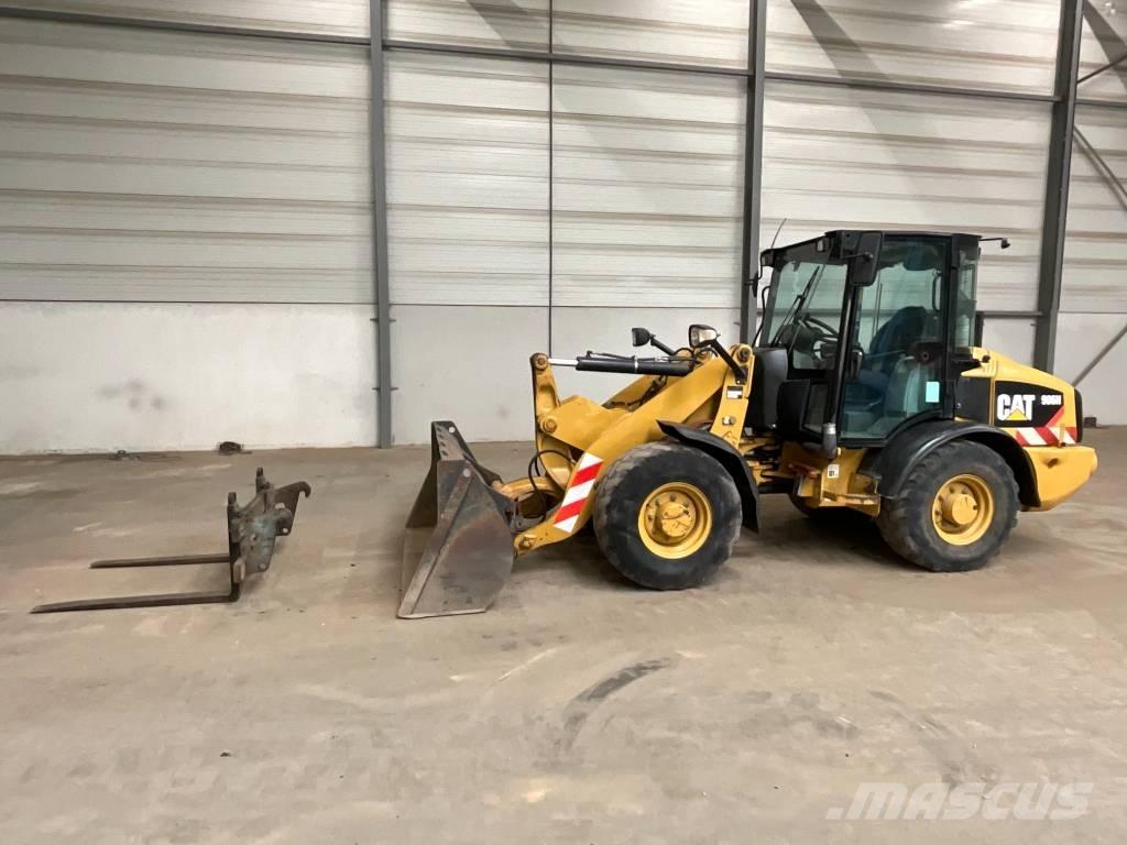 CAT 906 H Gumikerekes homlokrakodók