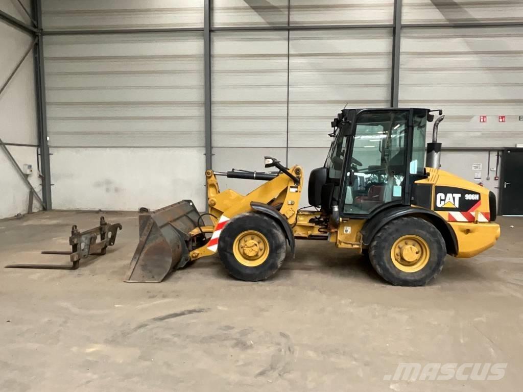 CAT 906 H Gumikerekes homlokrakodók