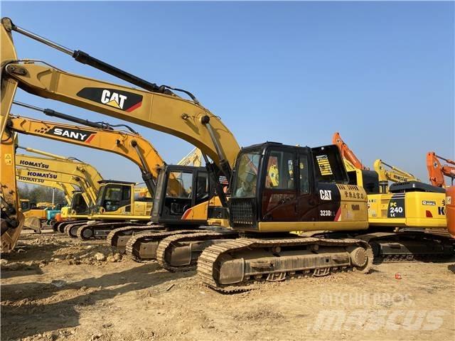 CAT 323D Lánctalpas kotrók