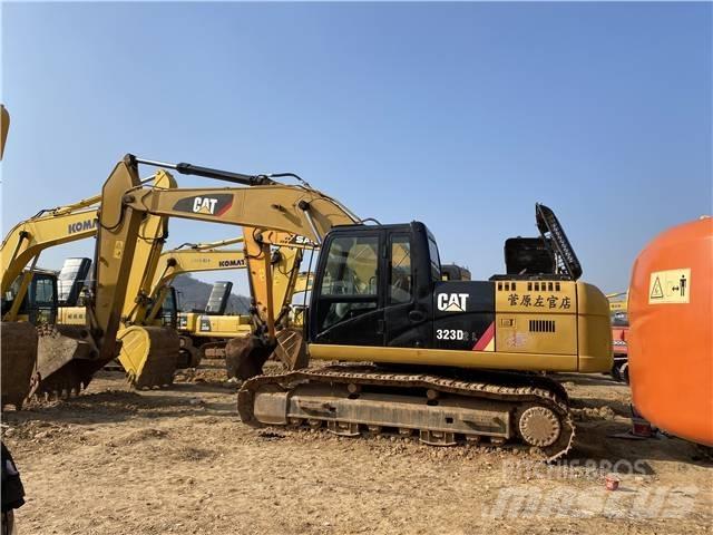 CAT 323D Lánctalpas kotrók