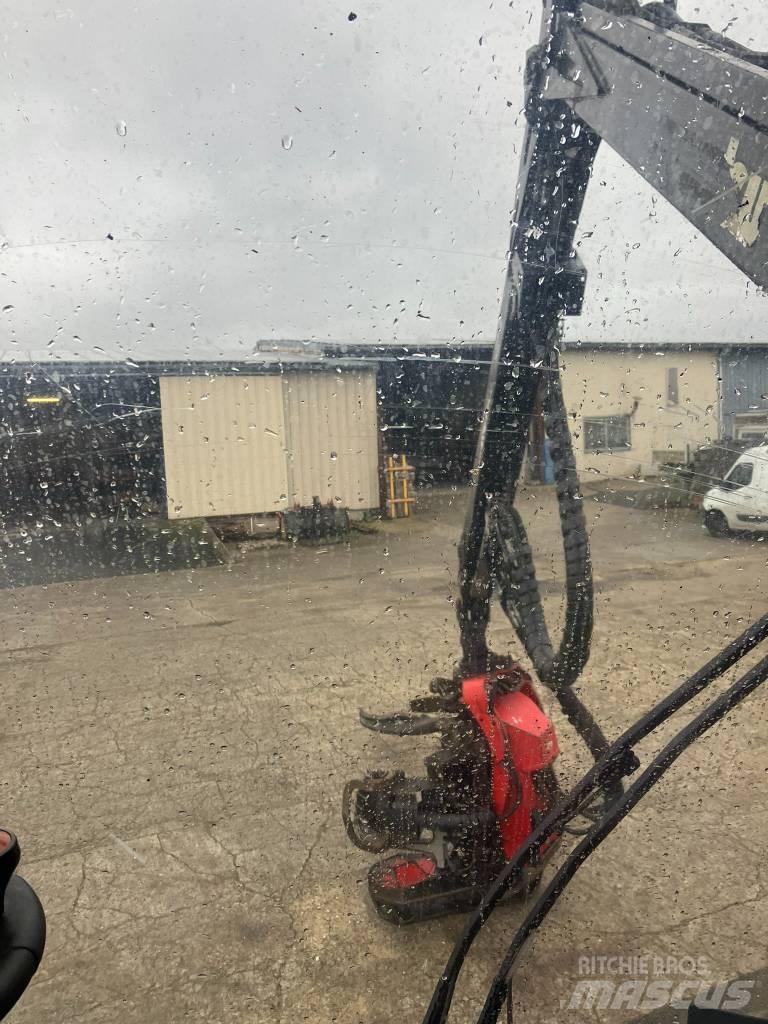 Komatsu 931XC Betakarítók