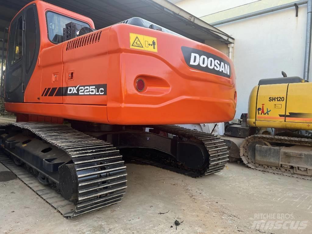 Doosan DX225LC Lánctalpas kotrók