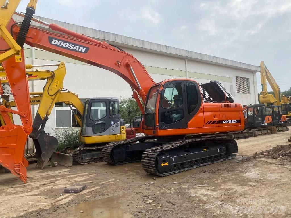 Doosan DX225LC Lánctalpas kotrók