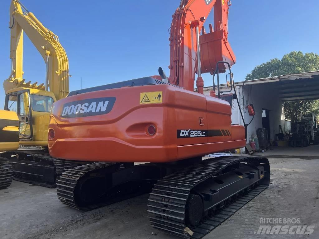 Doosan DX225LC Lánctalpas kotrók