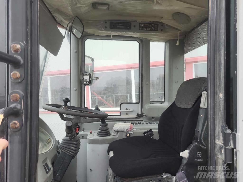 Hyundai HL 740-7 A Gumikerekes homlokrakodók