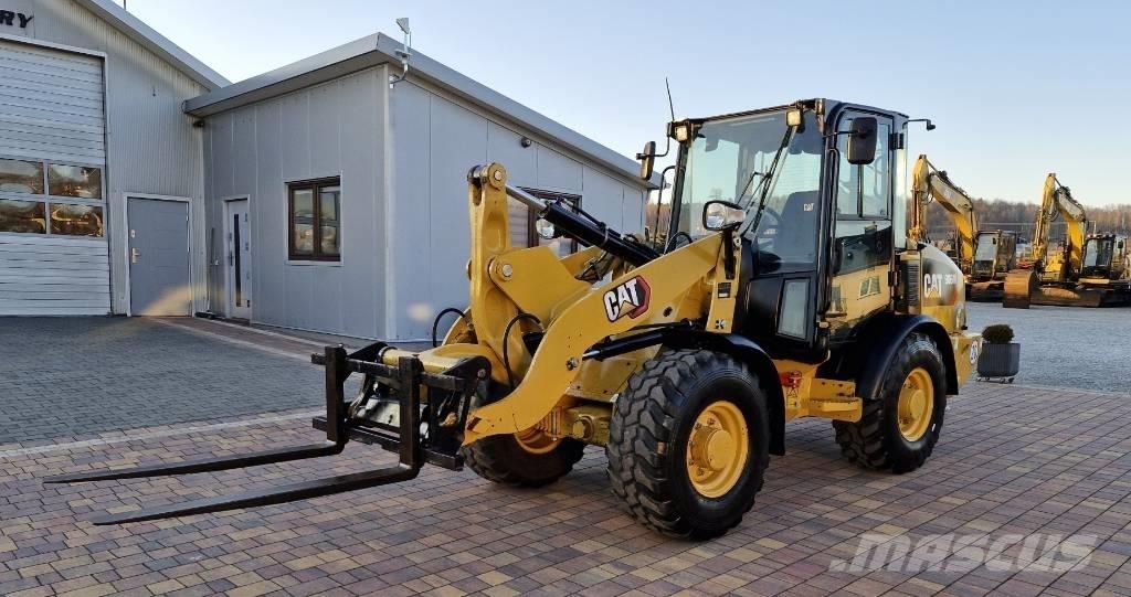 CAT 906 M Gumikerekes homlokrakodók