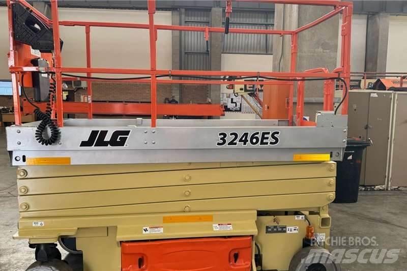 JLG 2014 JLG 3246 Ollós emelők