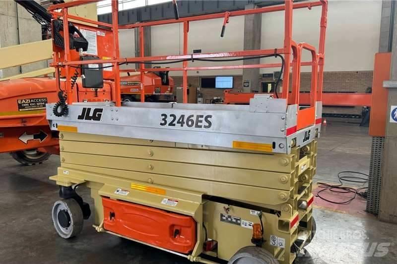 JLG 2014 JLG 3246 Ollós emelők