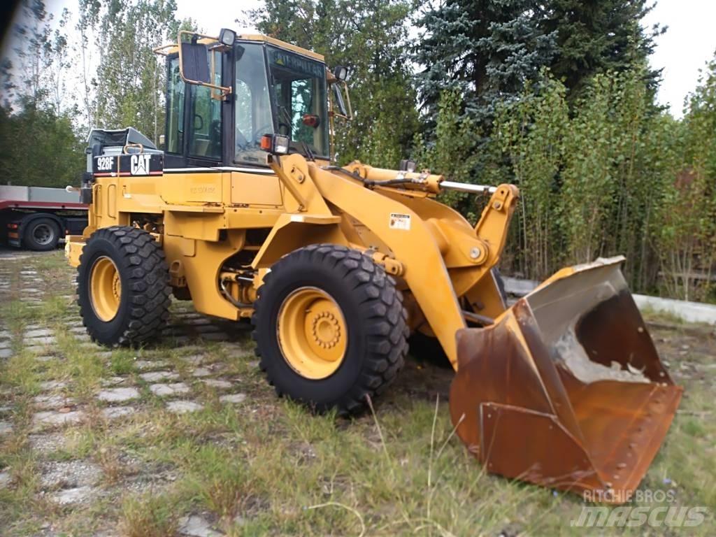 CAT 928F Gumikerekes homlokrakodók