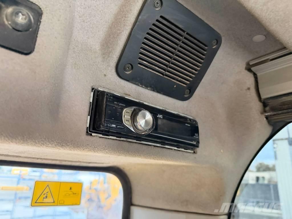 CAT 323D L Lánctalpas kotrók