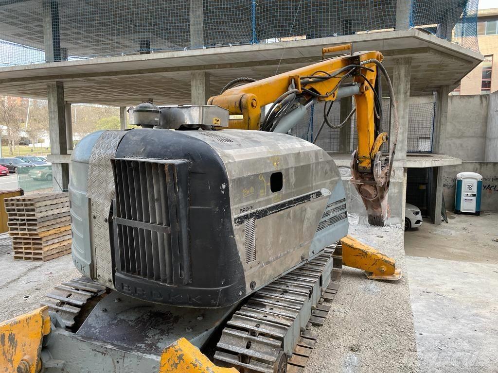 Brokk 330 Diesel Bontásra használt kotrók