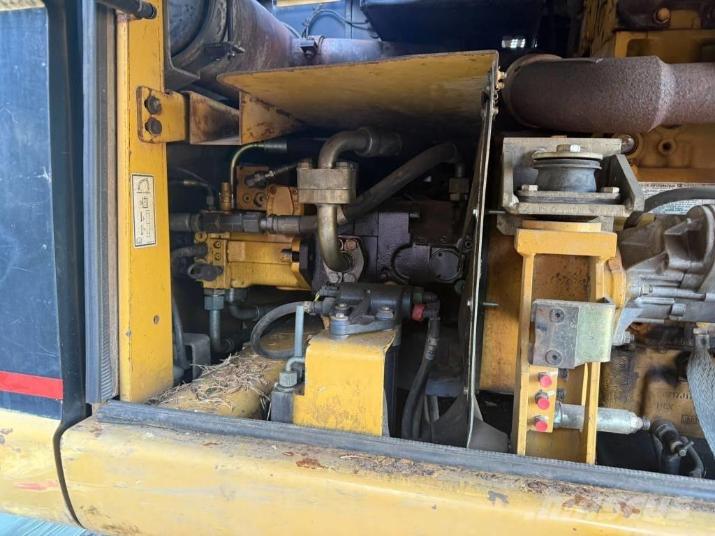 CAT M 313 C Gumikerekes kotrók