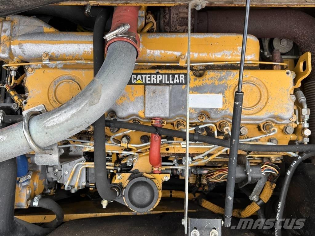 CAT M 318 C Gumikerekes kotrók