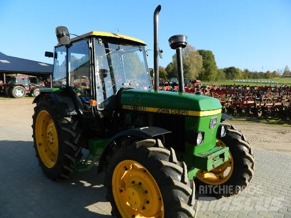 John Deere 2250 Traktorok