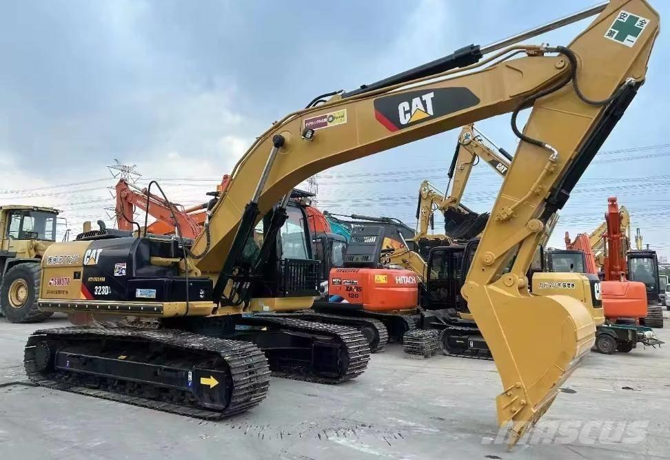 CAT 323 D Lánctalpas kotrók