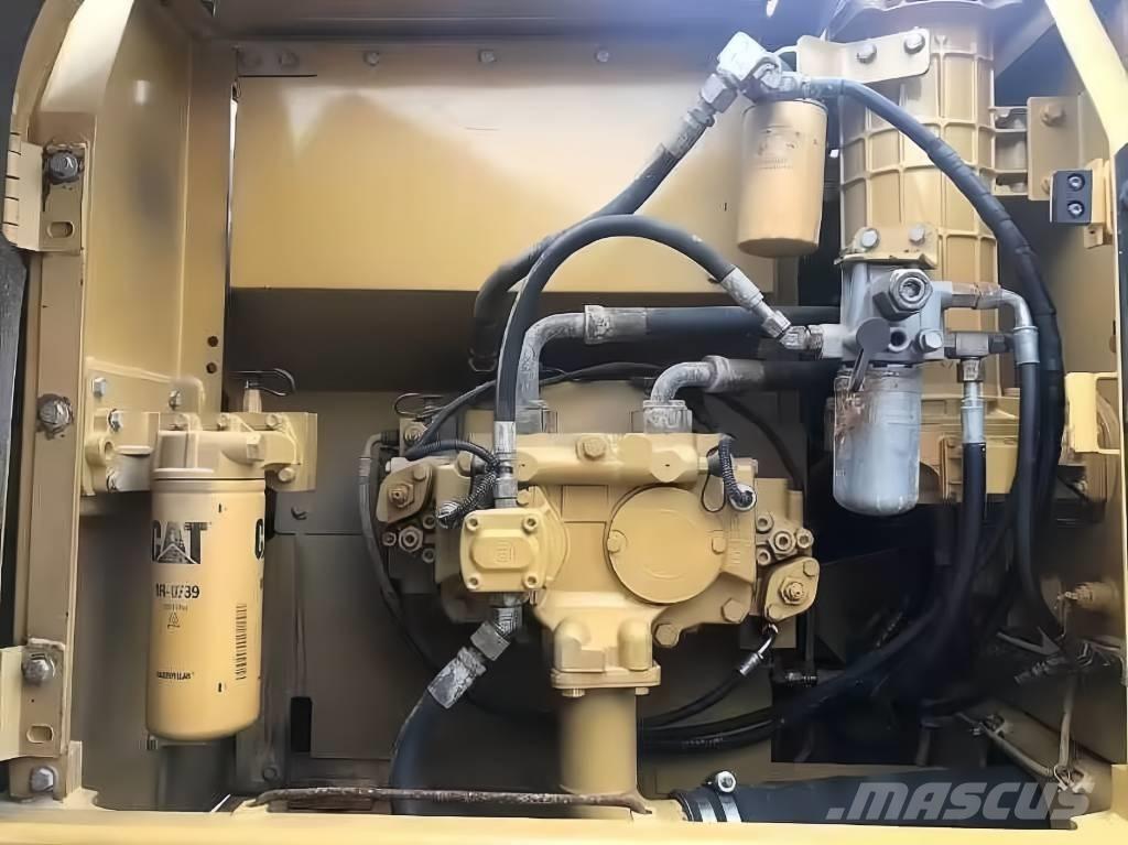 CAT 323 D Lánctalpas kotrók