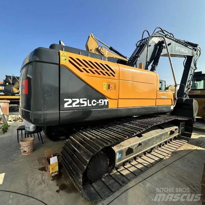 Hyundai R225 Lánctalpas kotrók