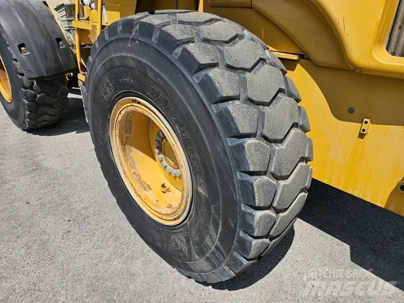 CAT 930 G Gumikerekes homlokrakodók