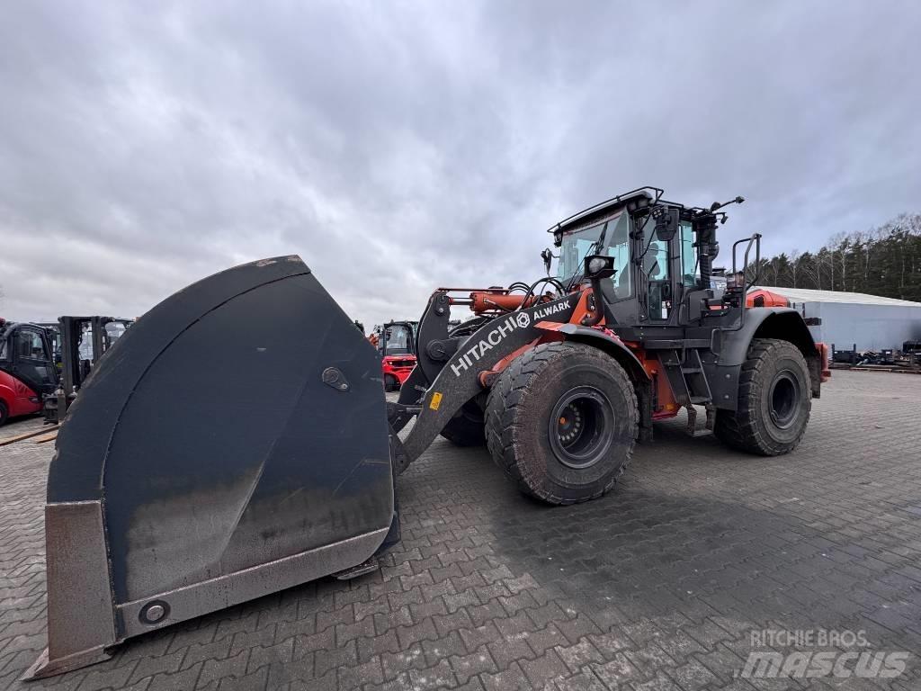 Hitachi ZW 220-7 Gumikerekes homlokrakodók