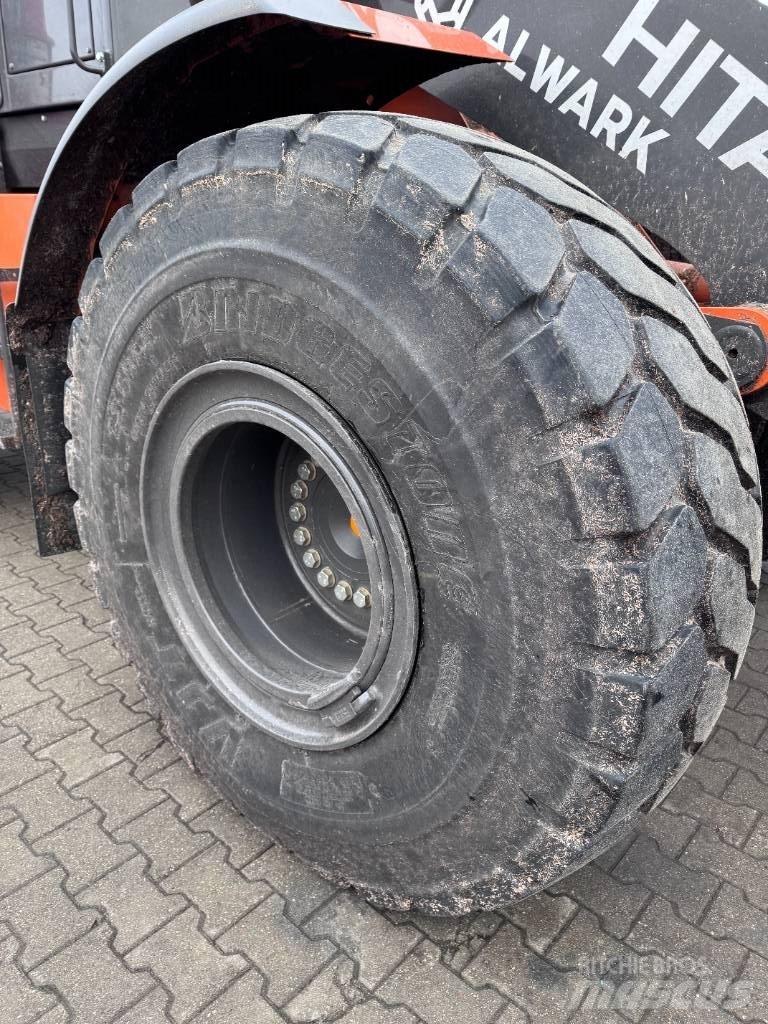 Hitachi ZW 220-7 Gumikerekes homlokrakodók