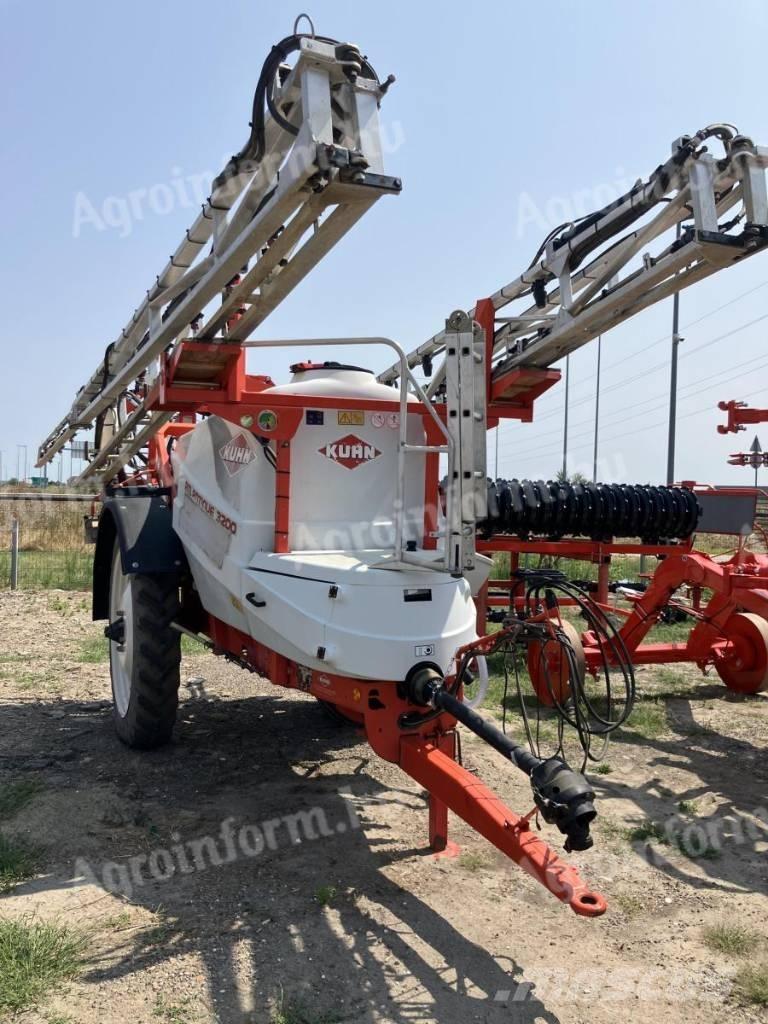 Kuhn Atlantique 3200 Vontatott trágyaszórók