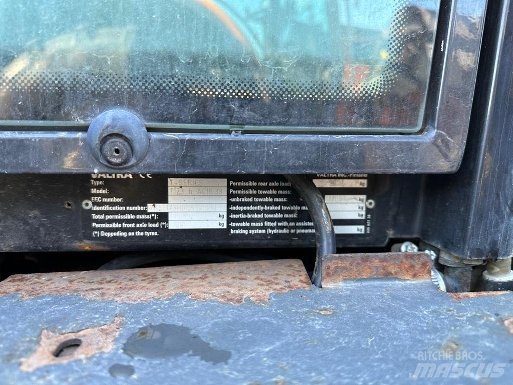 Valtra T 173 Traktorok